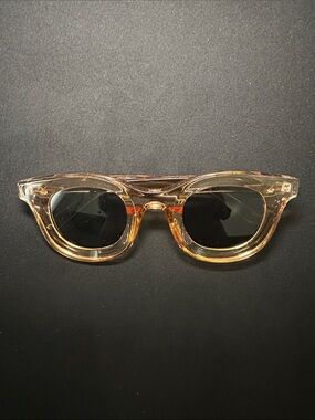 Clear Amber Frame Sunglasses – Women’s Classic Style